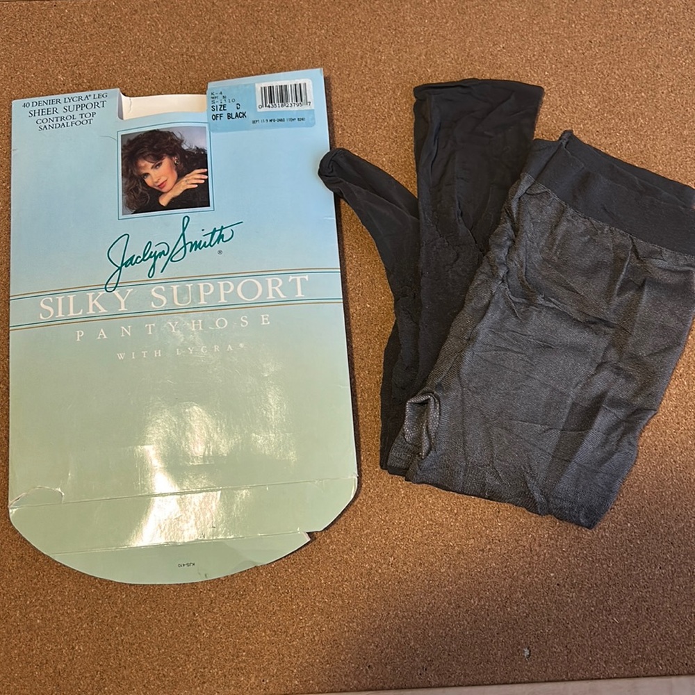 Jaclyn Smith Lycra Control Top Sandal foot Pantyhose size D off black